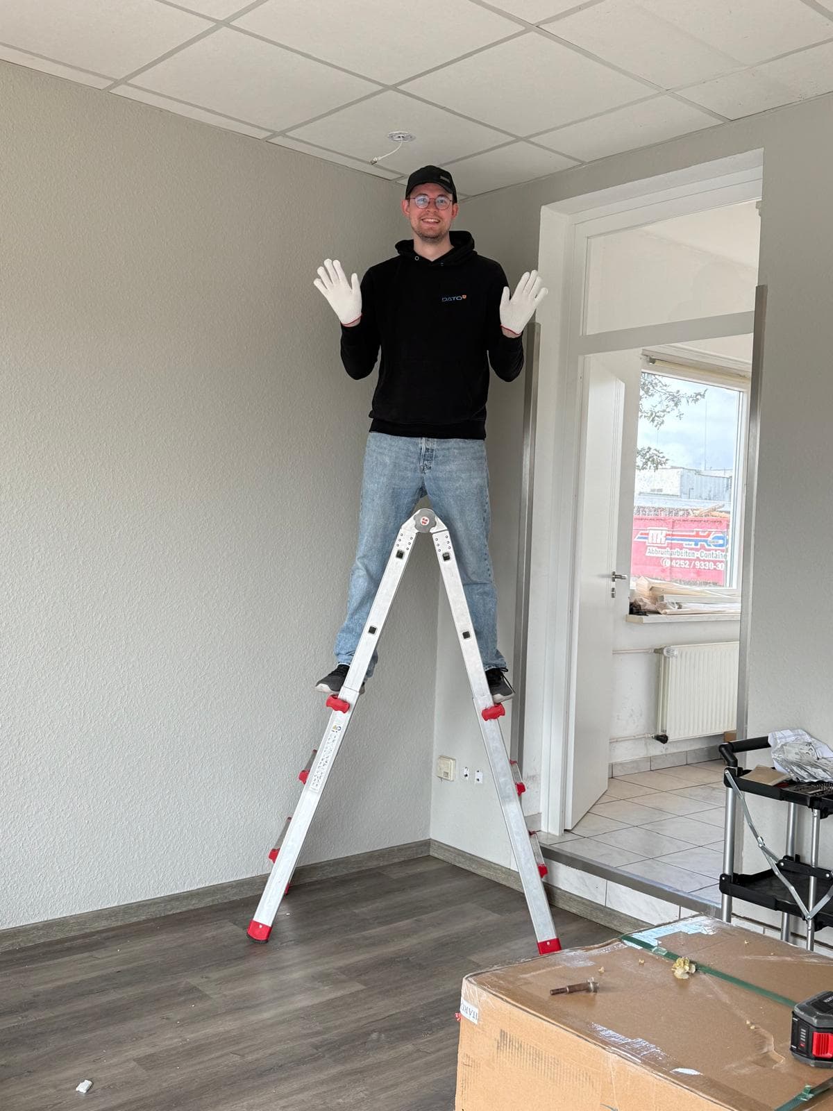 Detailaufnahme bei der Kamera-Montage